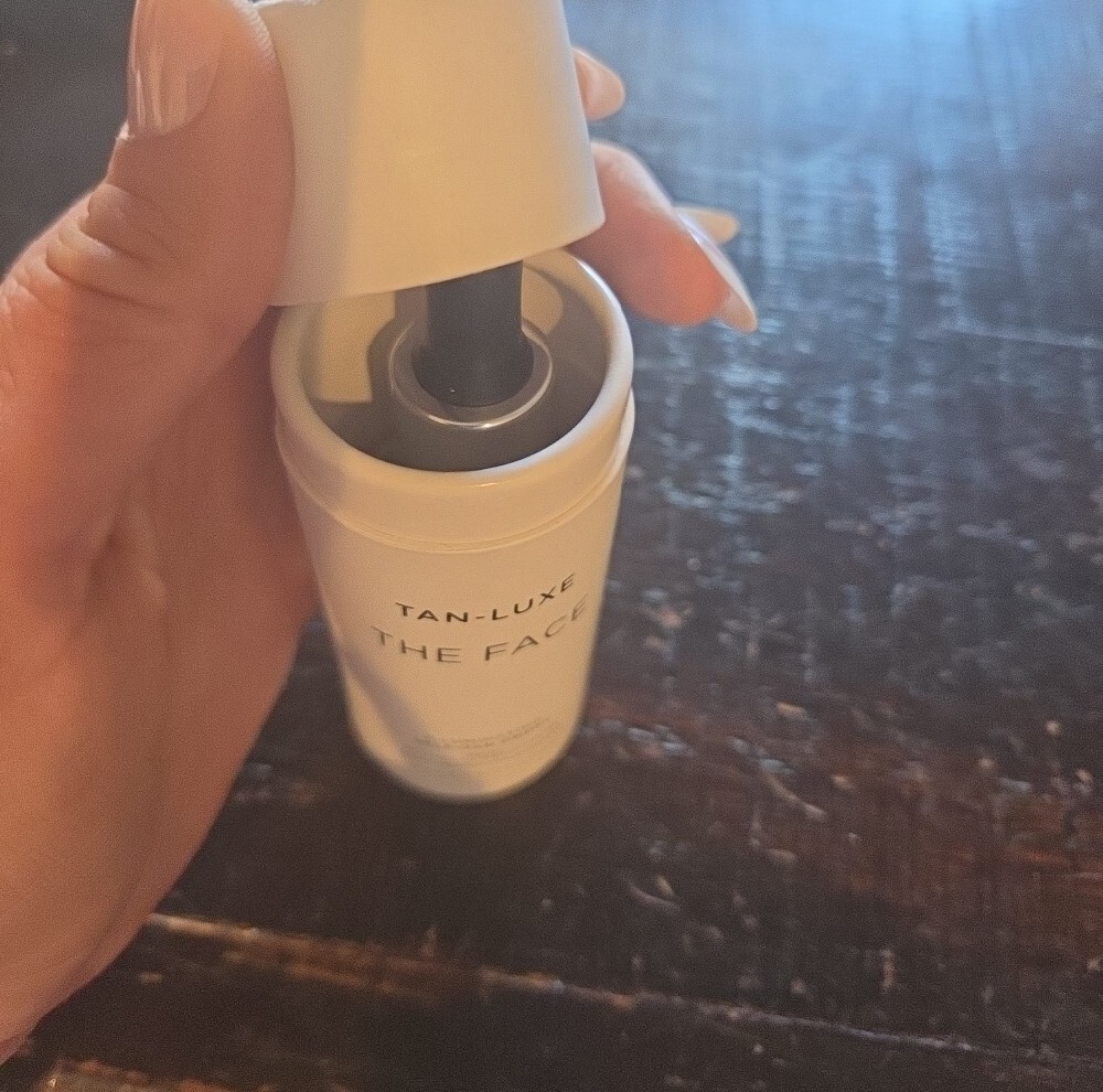 TAN-LUXE The Face Illuminating Self-Tan Drops — NIB - Picture 3 of 6
